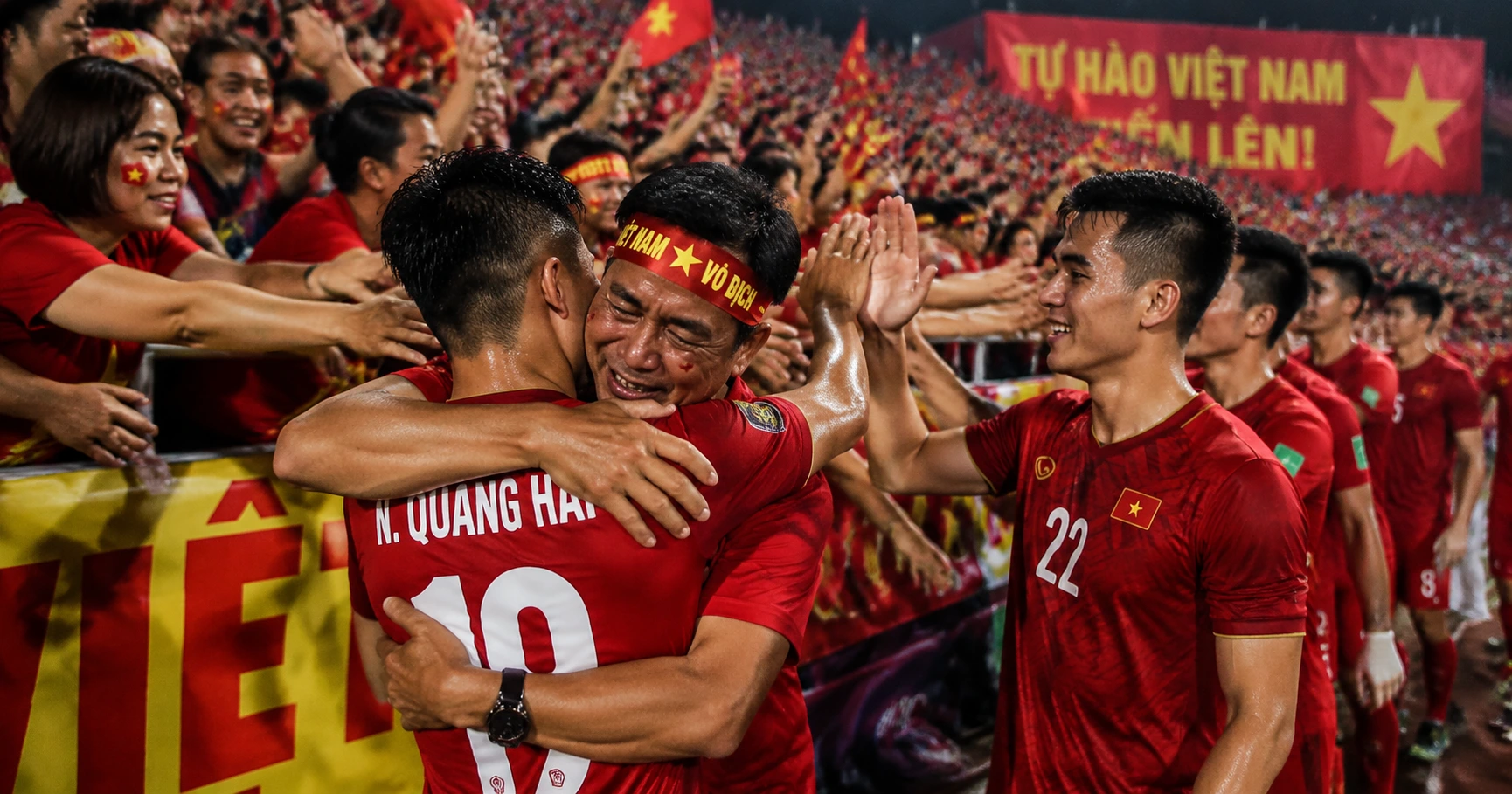Khám Phá **bao nhiêu yêu thương** trong trái tim người hâm mộ bóng đá Việt Nam - image 3